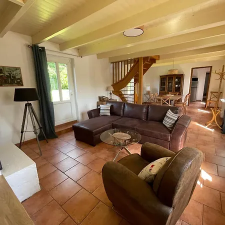 Beaurepaire Entre Terre Et Prázdninový dům